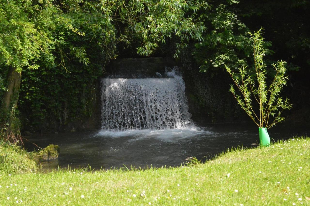 Les Gites Insolites De La Cascade Lespesses Exterior photo